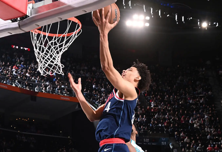 开云APP-最近一段时间手感不佳，快船锋线新秀还得想办法赶紧找回状态？