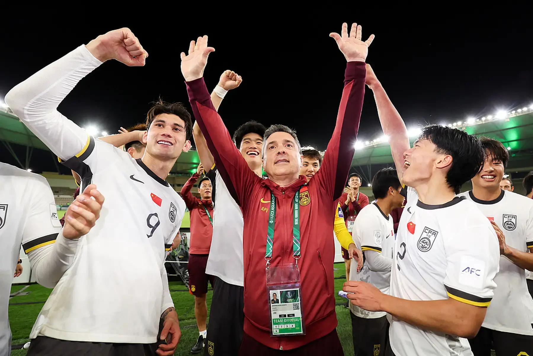 开云下载-铁血防守+铁腕管理，安东尼奥成功靠子弟兵，杨科失败因不够务实